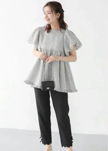 Fit more 스퀘어 넥 체크 상의
