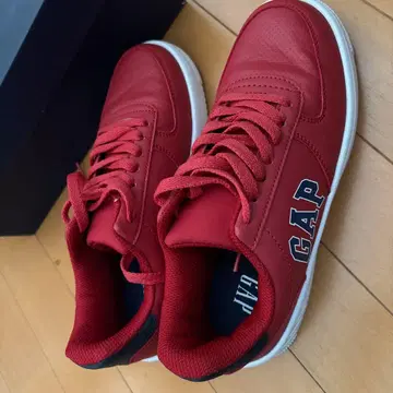 GAP 스니커즈, 빨간색 (중고품) 사이즈 25cm