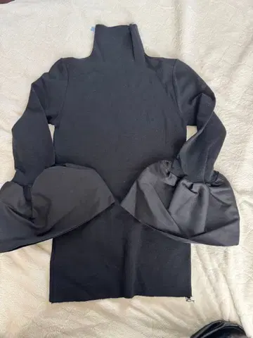 GIA STUDIOS 블랙 터틀넥 니트