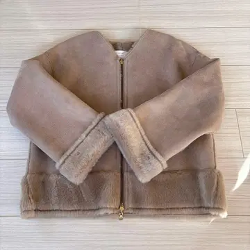 LUCA 베이지 무스탕 코트