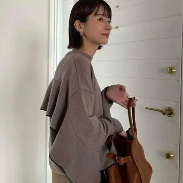 [ CLANE ] 백 프릴 라인 니트