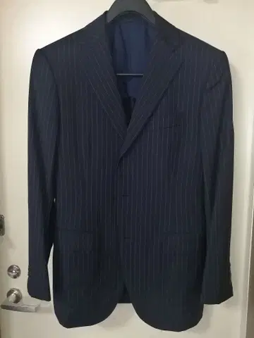 BEAMS 네이비 스트라이프 비즈니스 정장