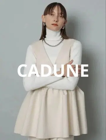 [ 거의 새상품 ] CADUNE 페플럼 베스트 오프화이트