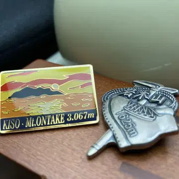 KISO Mt. ONTAKE & 이와키산 핀 배지 2개 세트