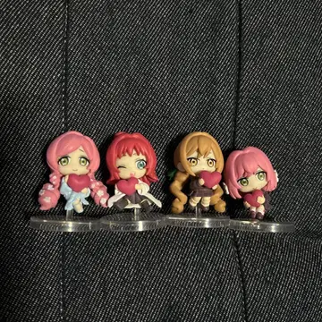 너에게 푹 빠진 100명의 그녀  피규어 4개 세트