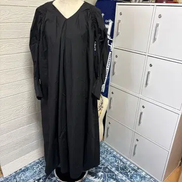 블랙 롱 원피스 V넥 개더 소매 ESCAR 에스카