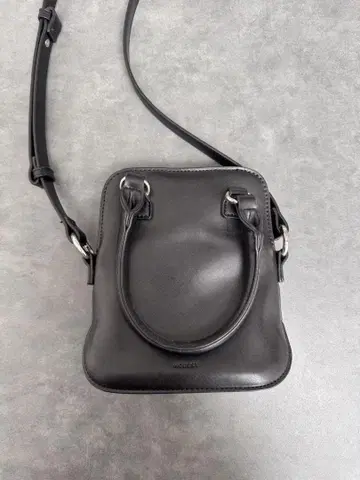 MOUSSY 블랙 가죽 숄더백