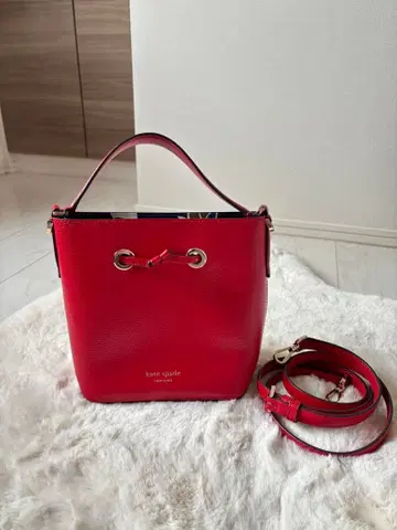 kate spade 레드 버킷 핸드백