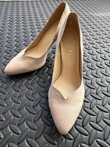 르 탈론 LE TALON 펌프스 V 컷 24.5cm