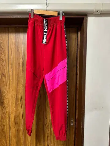 ZUMBA WEAR 스포티 빨간색 팬츠