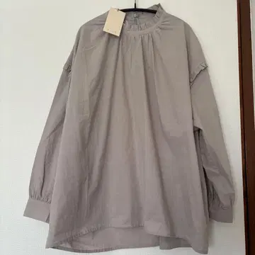 휴일과 시 밀키 블라우스 그레이 긴팔 셔츠