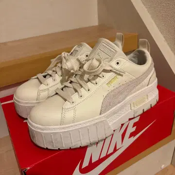 PUMA 통굽 플랫폼 스니커즈 화이트
