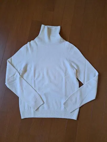 UNIQLO 3D 아이보리 터틀넥 스웨터 S