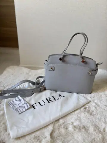 FURLA 그레이 핸드백 숄더 스트랩 포함