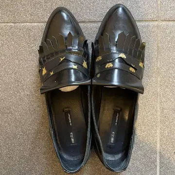 miista 벌 패턴 로퍼