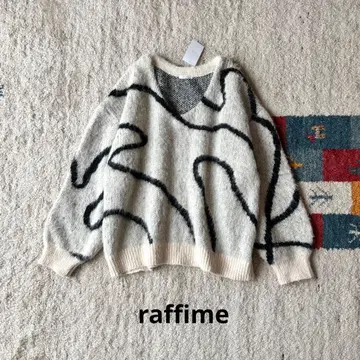 새상품 raffime 라피미 V넥 뉴앙스 니트 아이보리 샤기