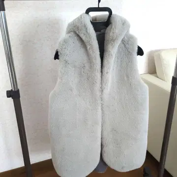 후드 부착 그레이 퍼 베스트