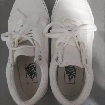 VANS 화이트 캔버스 스니커즈