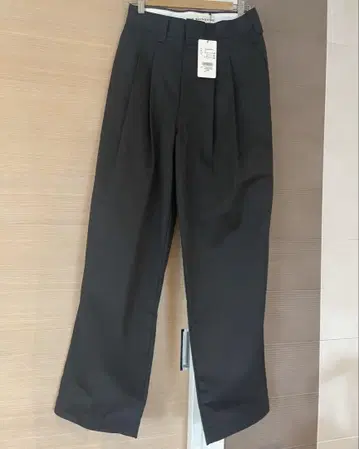 미사용 새상품 TOMBOYPANTS 블랙 38