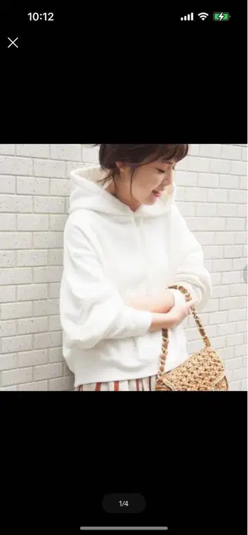 화이트 후드 부착 후드티 루즈핏 실루엣
