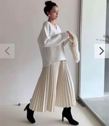 벌스데이 바쉬 미디 플리츠 스커트 화이트