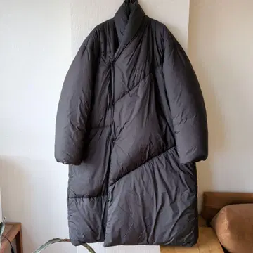 사스쿠와리치 패브릭 블랙 롱 다운 자켓