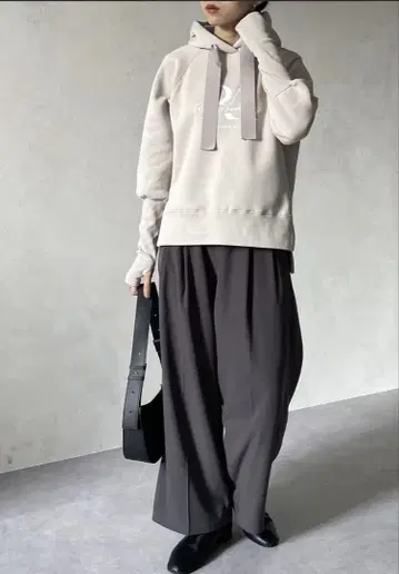 새상품 LHELBIE 레르비에 플로키 로고 속기모 후드티