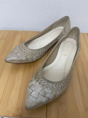 르 탈론 포인티드 메쉬 플랫 실버 23.5