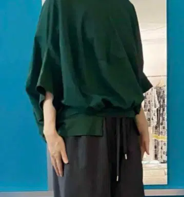 에리우츠기 벨 슬리브 티셔츠. 메르시보쿠 에리우츠기