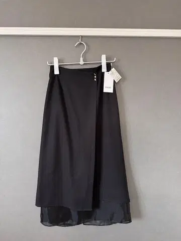 SNIDEL 블랙 플레어 스커트