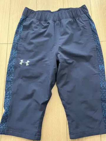 언더 아머 네이비 하프 팬츠