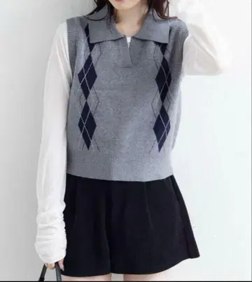 카스타네 카라 부착 아가일 니트 베스트