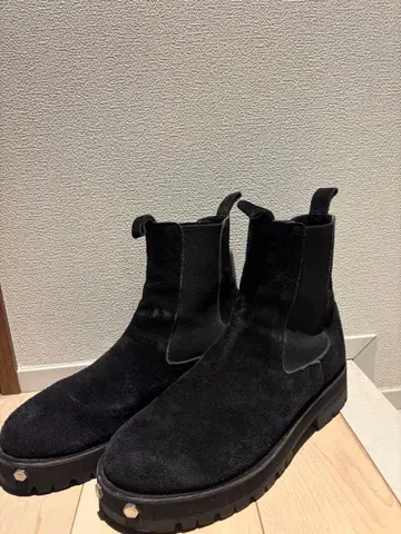 OUAT SUEDE BLACK SPACE BOOTS 사이즈 41