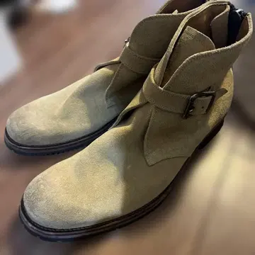 NO ID. 베이지 스웨이드 처카 부츠 지퍼 포함