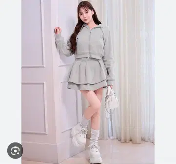 그레이 후드 부착 스웨터 스커트 셋업 미셸 마카롱