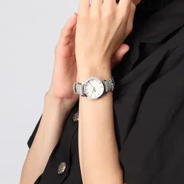 시모츠키 슌 모델 손목시계 츠키우타.THE ANIMATION