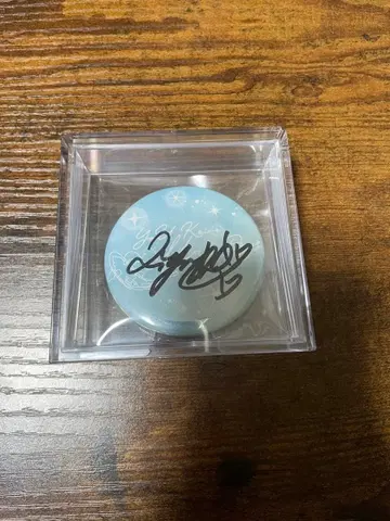 Liyuu 사인 캔뱃지