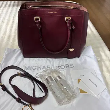 대형 세일 MICHAEL KORS 버건디 핸드백