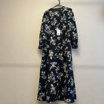 A part by 택 포함 미사용 새상품! 네이비 꽃무늬 긴팔 원피스 M