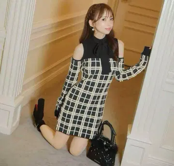 미셸 마카롱 어깨 트임 니트 원피스 미사용 새상품 F 사이즈