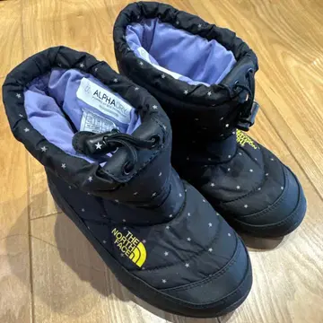 THE NORTH FACE ALPHADRY 키즈 부츠 블랙 별 패턴