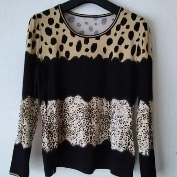 이타리야 상의 레오파드 무늬? 긴팔 티셔츠