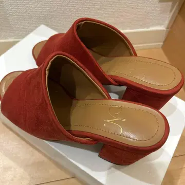 레드 스웨이드 뮬 샌들 하이힐
