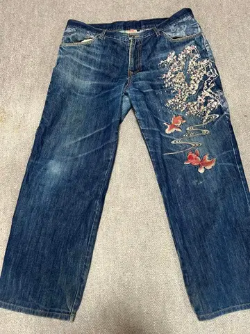 [ 데미지 있음 ] 화려악단 자수 청바지 빅 사이즈