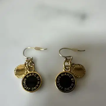 MARC BY MARC JACOBS 골드 블랙 귀찌