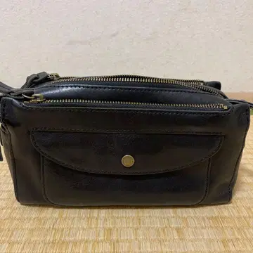 Dakota 블랙 가죽 숄더백