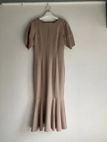 베이지 반팔 플레어 원피스 토끼 온라인