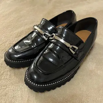 DIANA 블랙 에나멜 로퍼 메탈 체인 포함 22.5cm