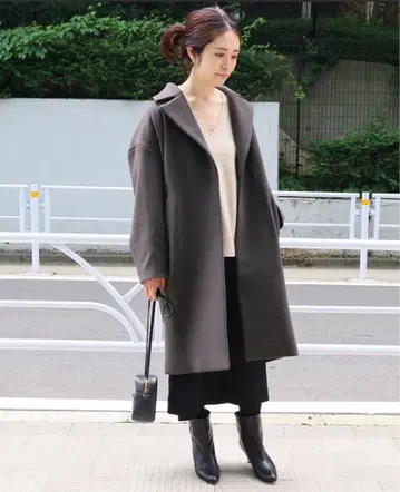IENA MANTECO사 원단 오버 체스터 코트