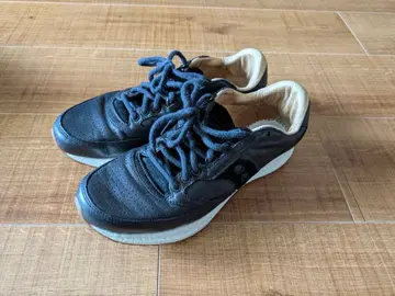 Saucony Everun 블랙 스니커즈